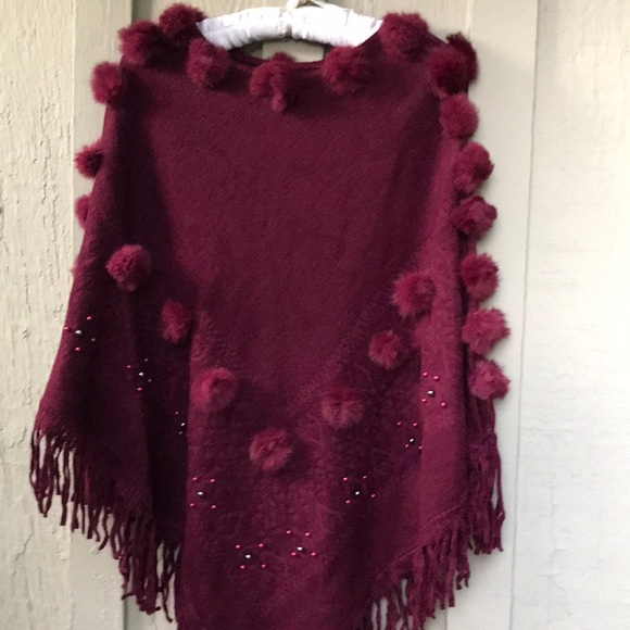 New! Pearl Pom Poncho - Picture 15 of 15